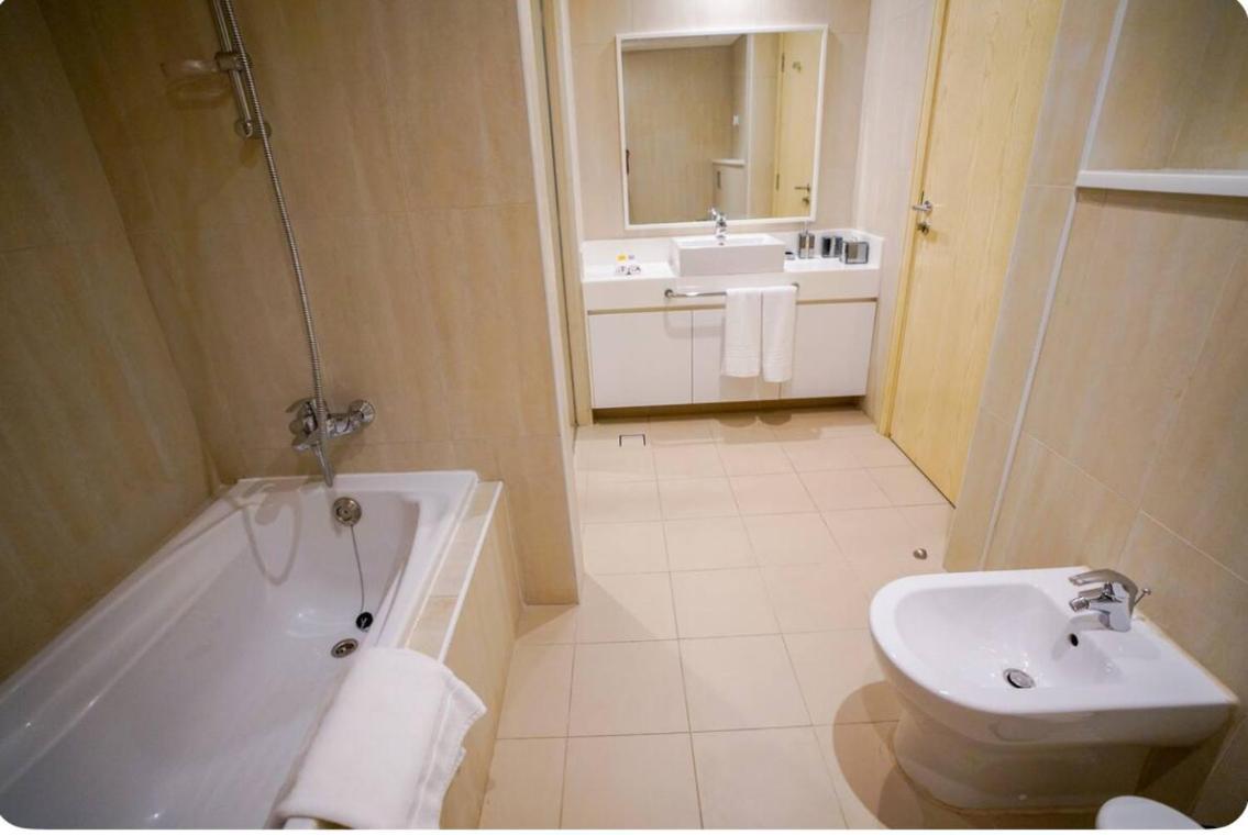 Stunning 5* 4Br-Oceanfront-Apartment ดูไบ ภายนอก รูปภาพ